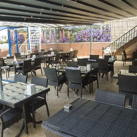 Comet De Luxe 4* Μαρμαρίς